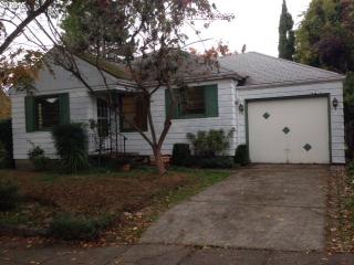4705 Haig St, Portland, OR 97206-3121