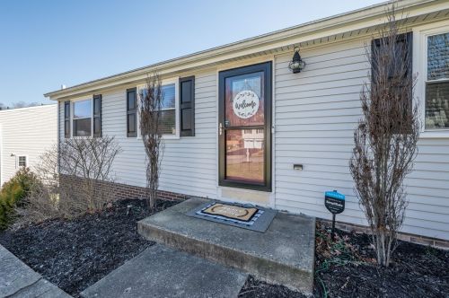 206 Darnley Dr, Moon Twp, PA 15108-8921