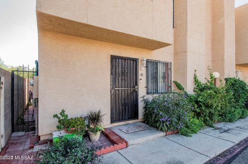 136 Pastime Rd, Tucson AZ  85705-3302 exterior