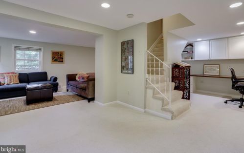 8909 Linton Ln, Alexandria VA 22308-2438 exterior