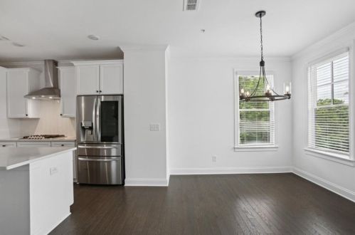 6607 Beacon Dr, Atlanta GA 30328 exterior