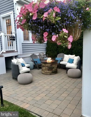 8 Malsbury St, Trenton, NJ 08691-4139