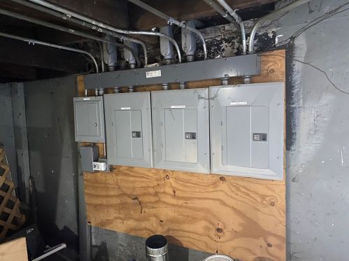 8220 Vincennes Ave, Chicago IL 60653-4203 exterior