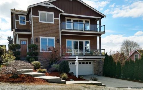 1005 33rd Pl, Seattle, WA 98056-1933