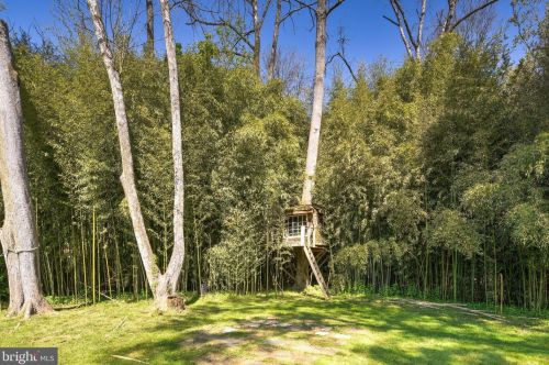 140 Quaker Rd, Princeton NJ 08540-4819 exterior