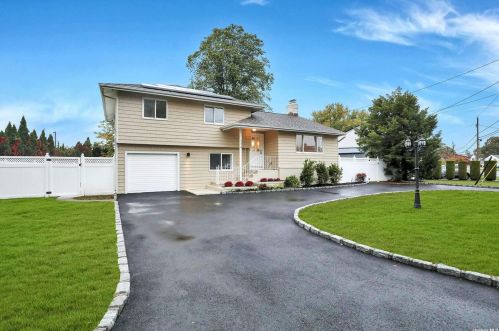 174 Foster Blvd, Babylon, NY 11702-1522