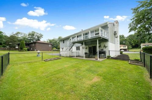 3 Pembroke Dr, Poughkeepsie NY 12603-4707 exterior