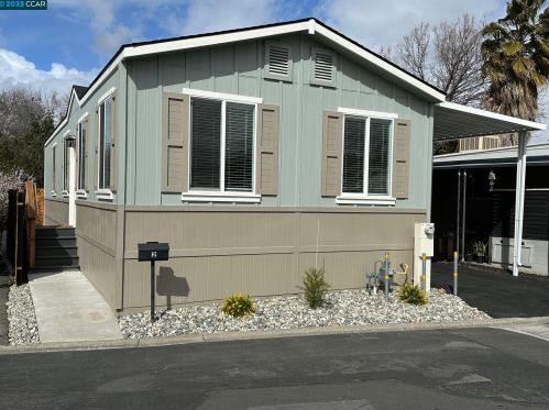 2 Galloway Dr, Concord, CA 94518-2004