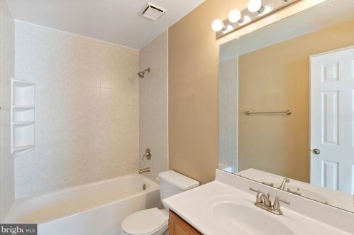 7047 Chesley Search Way, Alexandria VA 22315-4754 exterior