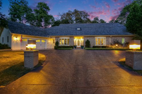 1260 Donges Ct, Milwaukee, WI 53217-1414