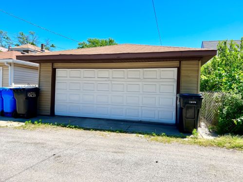 10236 Avenue, Chicago IL  60617 exterior