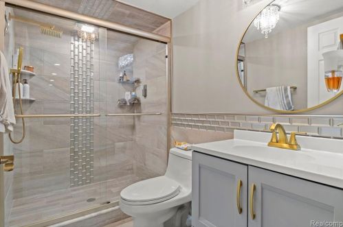 6126 Cambourne Rd, Dearborn Heights MI 48127-3916 exterior