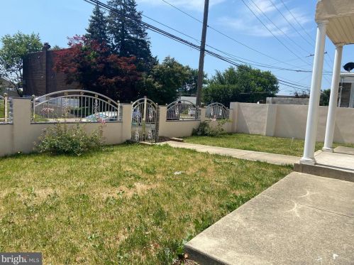 7804 Large St, Philadelphia, PA 19152-3625