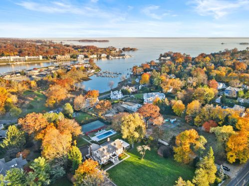 417 Field Point Rd, Greenwich, CT 06830-7041