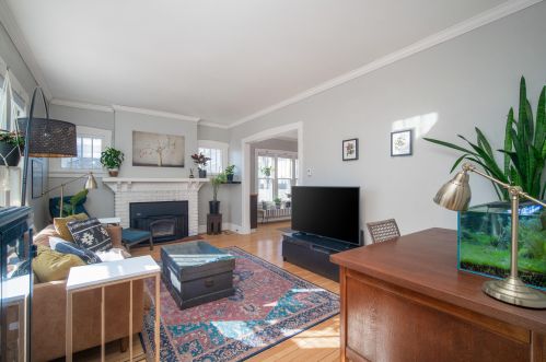 912 17th St, Manitowoc, WI 54220-3129