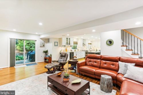 18052 Ml Crk Dr, Rockville MD 20855-1000 exterior