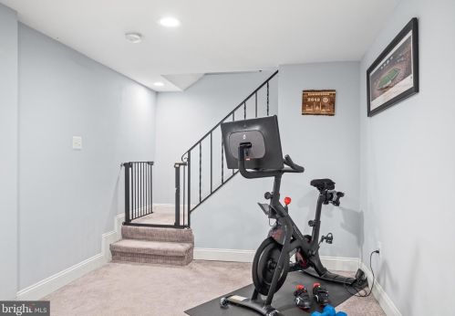 8511 Cherry Valley Ln, Alexandria VA  22309-2121 exterior