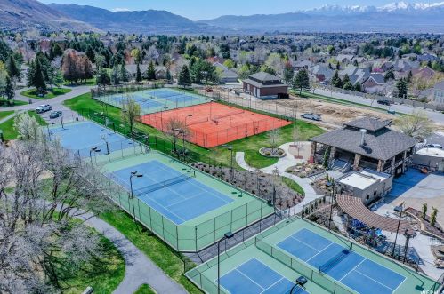 35 Lone Holw Dr, Sandy UT 84092-5530 exterior