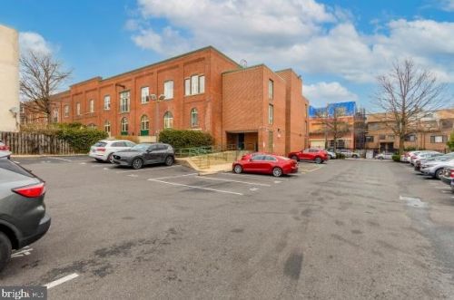 870 28th St, Philadelphia PA 19130-1732 exterior