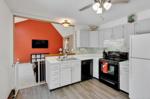 24 Roland St, Enfield CT 06082-5770 exterior