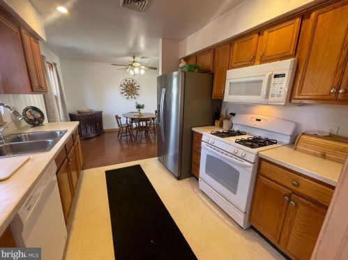 10 Bunting Brg Rd, Cookstown NJ 08511-1101 exterior