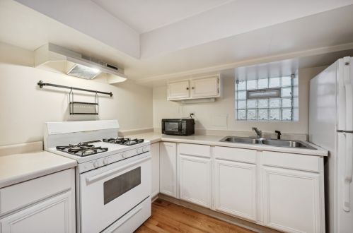 3340 Hamilton Ave, Chicago IL 60636-1020 exterior