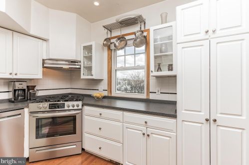 206 S St, Washington DC  20002-1571 exterior