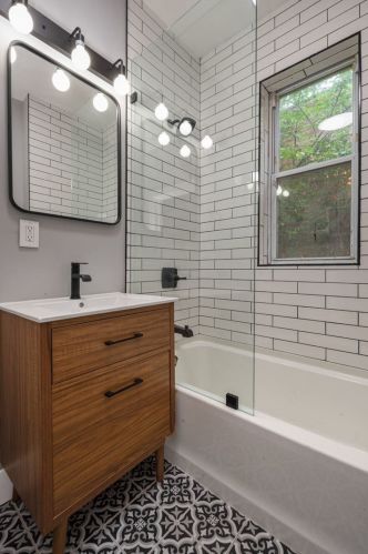 6804 Champlain Ave, Chicago IL 60637-4115 exterior