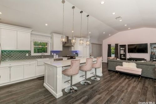 480 Commack Rd, Commack NY  11725-5011 exterior