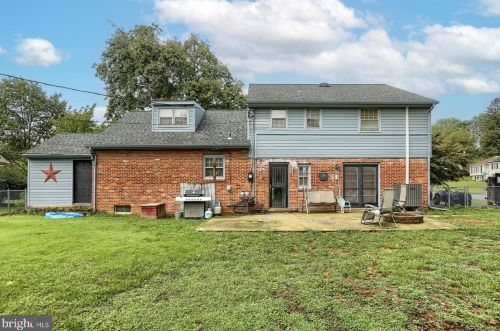 1918 Northbrook Dr, Lancaster PA 17601-4916 exterior