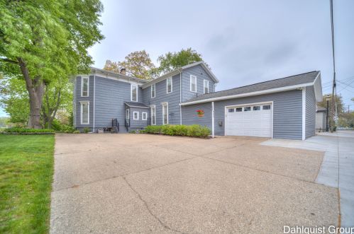 523 Clay Ave, Meskegon MI 49440-1002 exterior