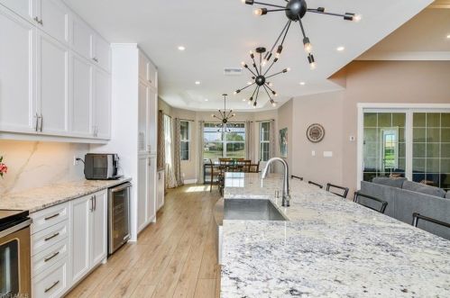 6935 Mauna Loa Ln, Naples FL 34113-2647 exterior