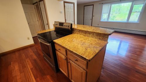 42 Hoit Rd, Concord NH  03301-1803 exterior