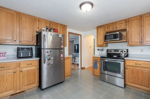 200 Island Pond Rd, Springfield MA 01118-1034 exterior