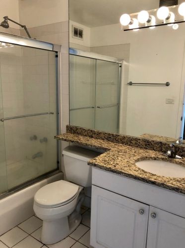 70 Burton Pl, Chicago IL 60610-1444 exterior