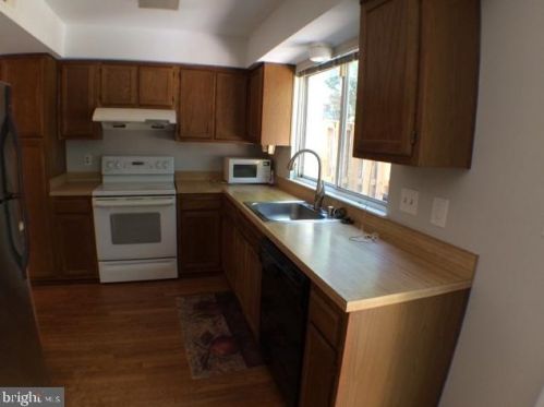 50 Capricorn Ct, Rockville, MD 20855-2567