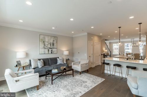 10338 Grosvenor Pl, Rockville MD 20852 exterior