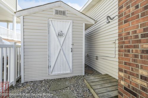 807 Bowline Dr, Lacey NJ 08731-3006 exterior