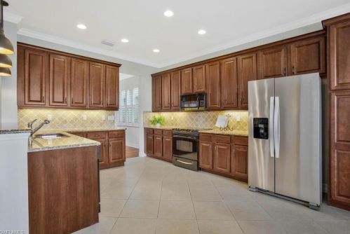 6597 Marbella Dr, Naples FL  34105-5053 exterior