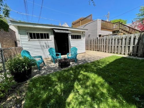 2108 Belle Plaine Ave, Chicago IL 60618-2102 exterior