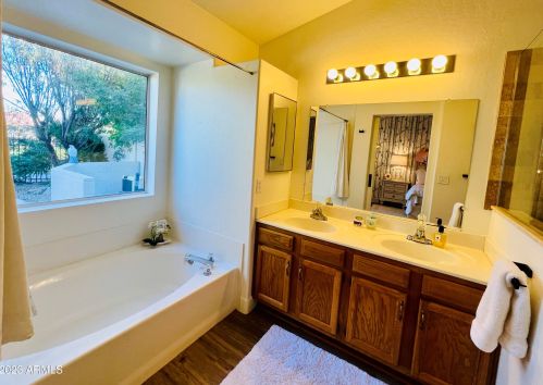 9417 51st St, Phoenix AZ 85044-2334 exterior