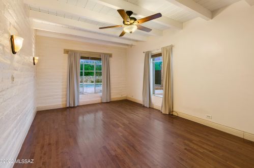 6882 Casas Adobes Dr, Tucson AZ 85704-6126 exterior