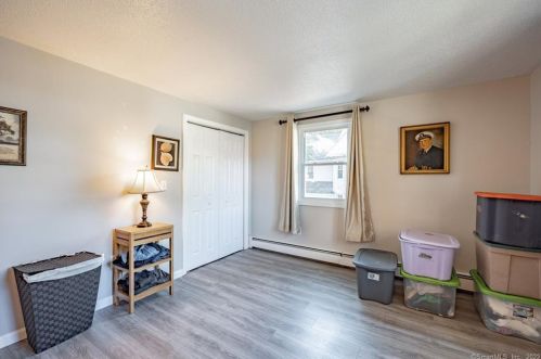 84 Spg St, Windsor Locks CT 06096-2207 exterior