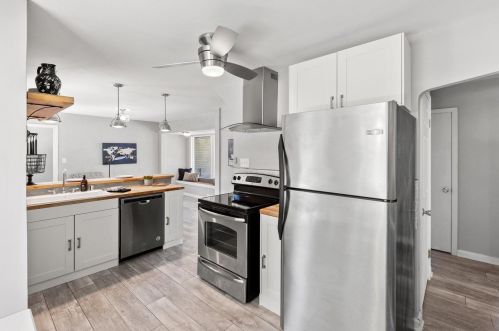 6073 36th St, Milwaukee WI  53221-4652 exterior