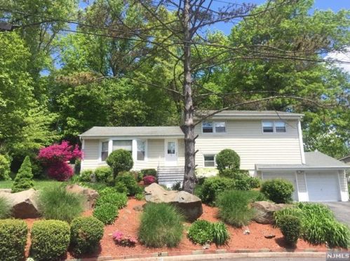 29 Cedar St, Cresskill, NJ 07626-2508