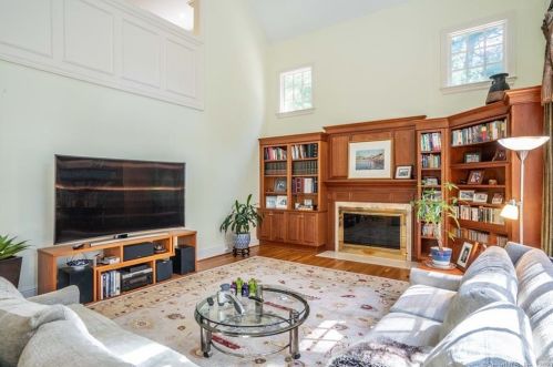 3 Farnham Way, Farmington CT 06032-1563 exterior