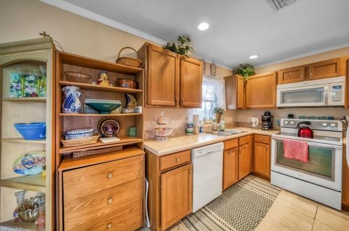 4914 30 Pl, Naples FL 34116-7749 exterior