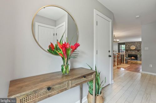 50 Danielle Ct, Trenton NJ  08648-1451 exterior