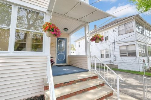 50 Beverly St, Chicopee MA 01013-1126 exterior