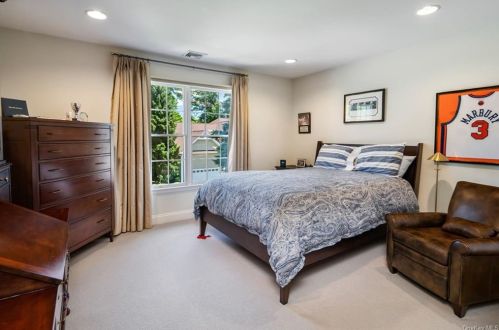 9 Miller Cir, Armonk NY 10504-1357 exterior